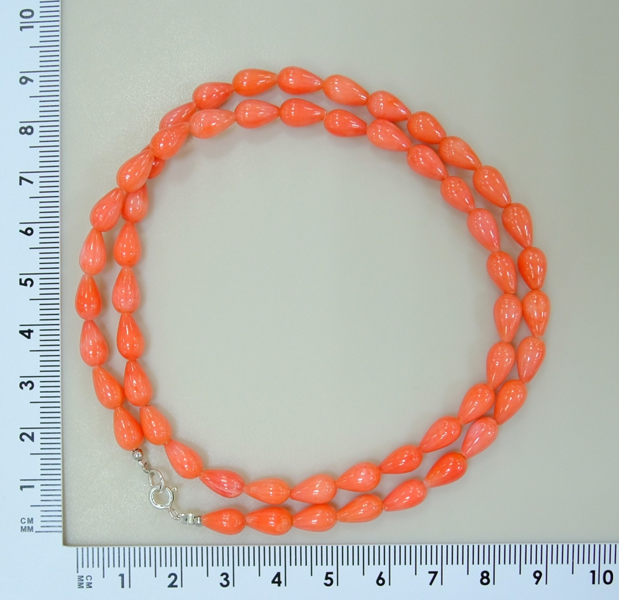 Бусы из коралла